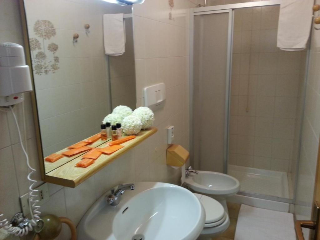 Hotel Aurora Vallarsa Bilik gambar