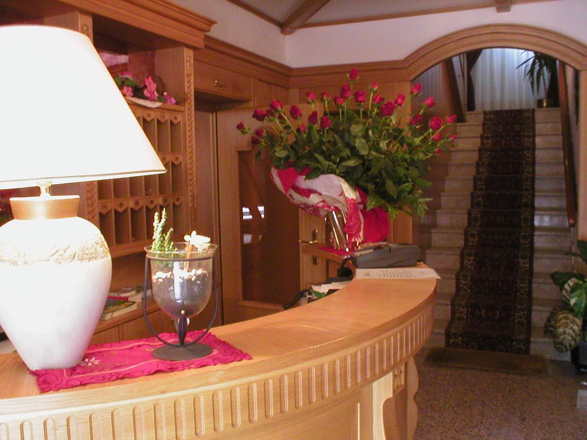 Hotel Aurora Vallarsa Luaran gambar